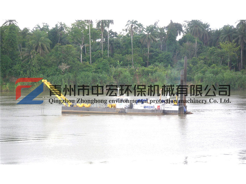 絞吸式抽沙船
